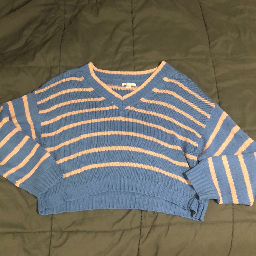 American Eagle Outfitters cropped sweater